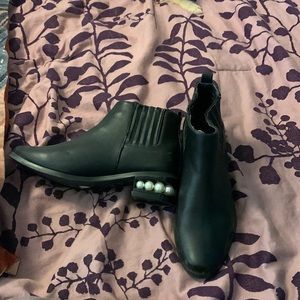 Pearl heal boots